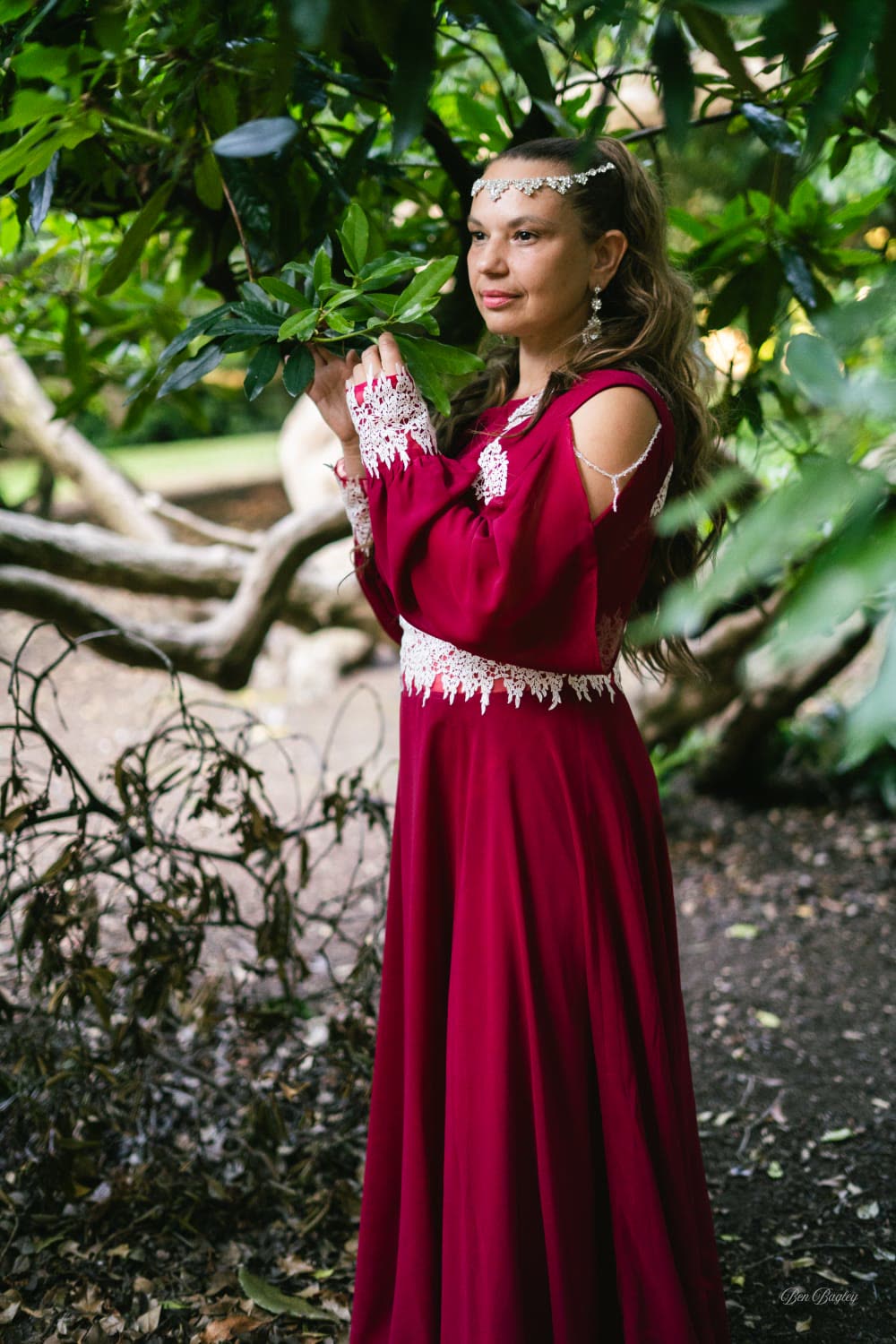 Aynaz in crimson, profile among autumn leaves